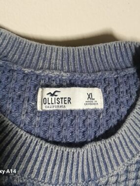 Hollister Women's Light Blue Waffle-Knit Crew Sweater